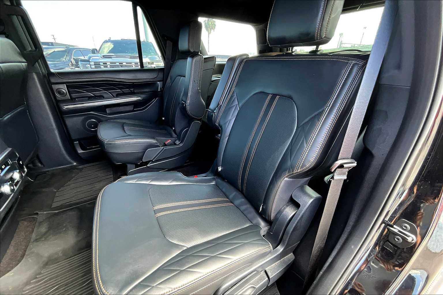 2023 Ford Expedition Platinum photo 19