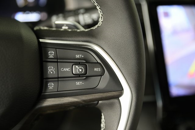 2025 Jeep Grand Cherokee Limited photo 4