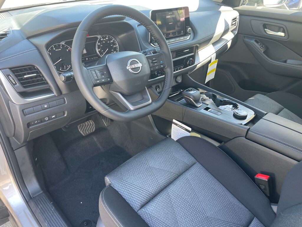 2026 Nissan Rogue SV photo 7