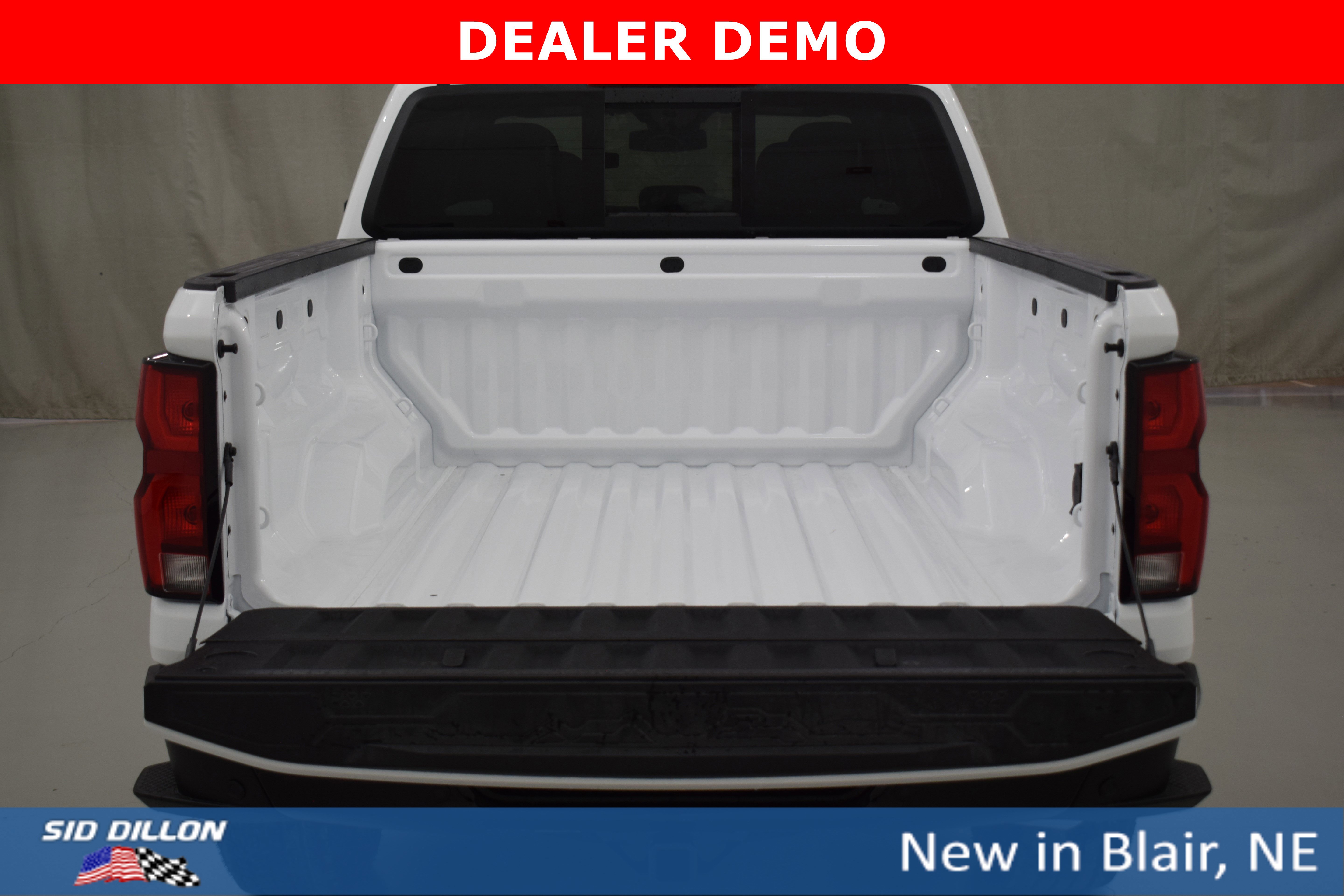 2025 Chevrolet Colorado Z71 photo 2