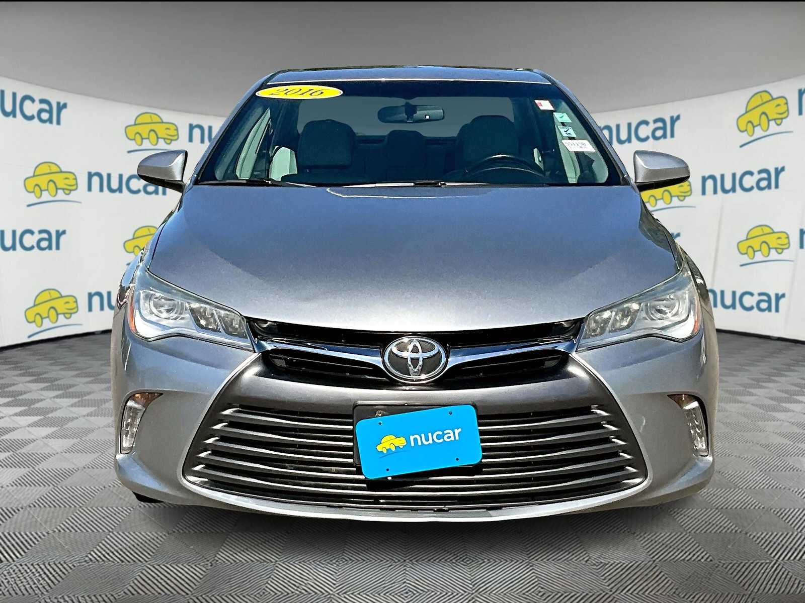 2016 Toyota Camry XLE photo 2