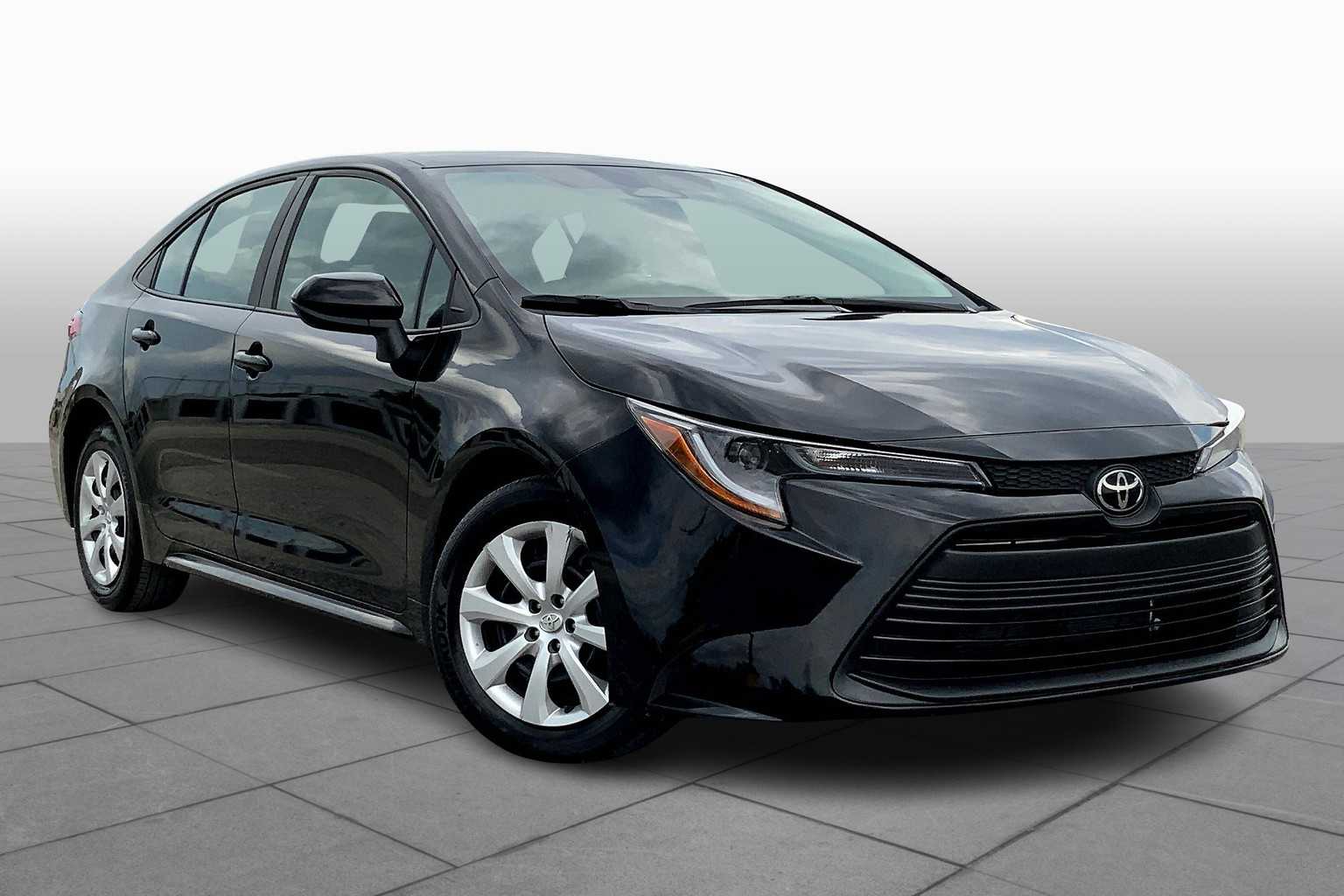 Used 2024 Toyota Corolla LE with VIN 5YFB4MDE5RP123600 for sale in Northfield, Minnesota