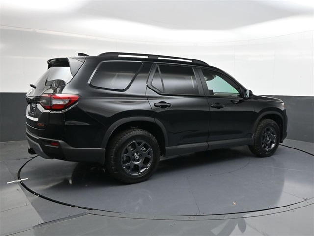 2025 Honda Pilot TrailSport photo 3