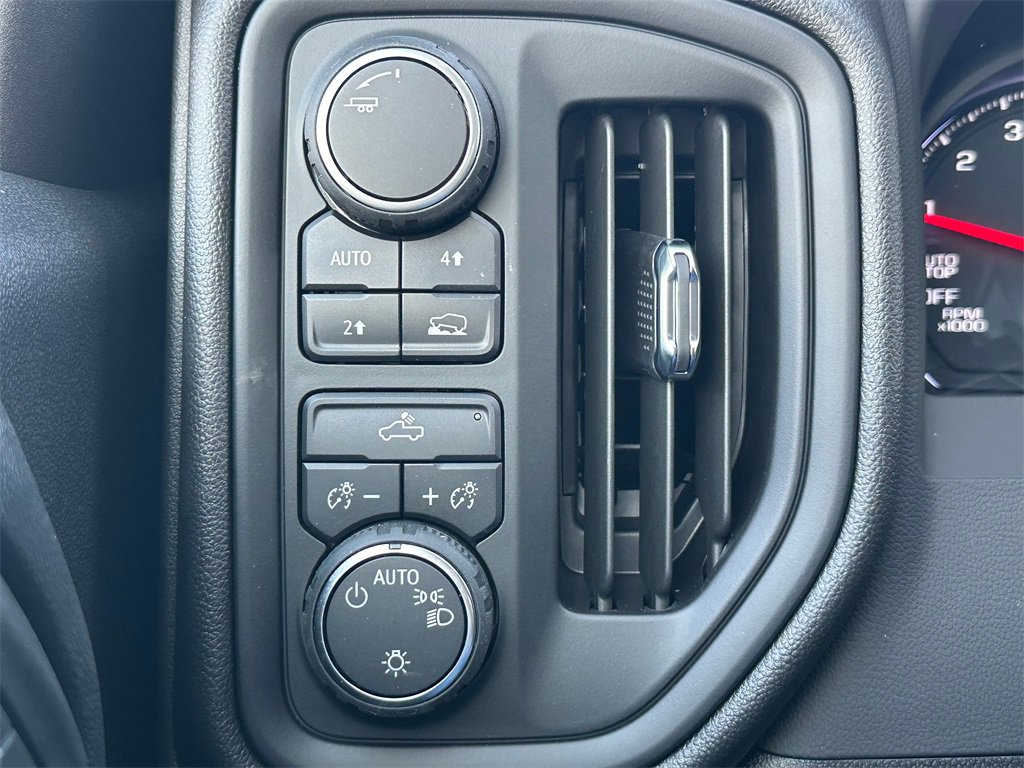 2025 Chevrolet Silverado 1500 Custom photo 25