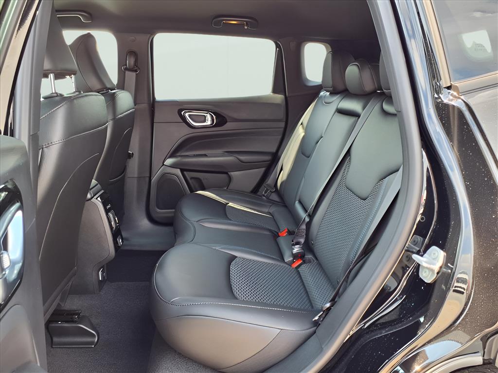 2026 Jeep Compass Latitude Altitude photo 14