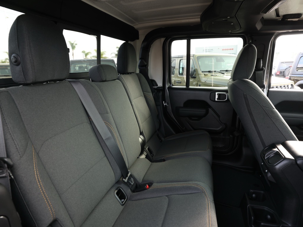 New 2026 Granite Crystal Metallic Clear-Coat Exterior Paint Jeep Sport S image 16