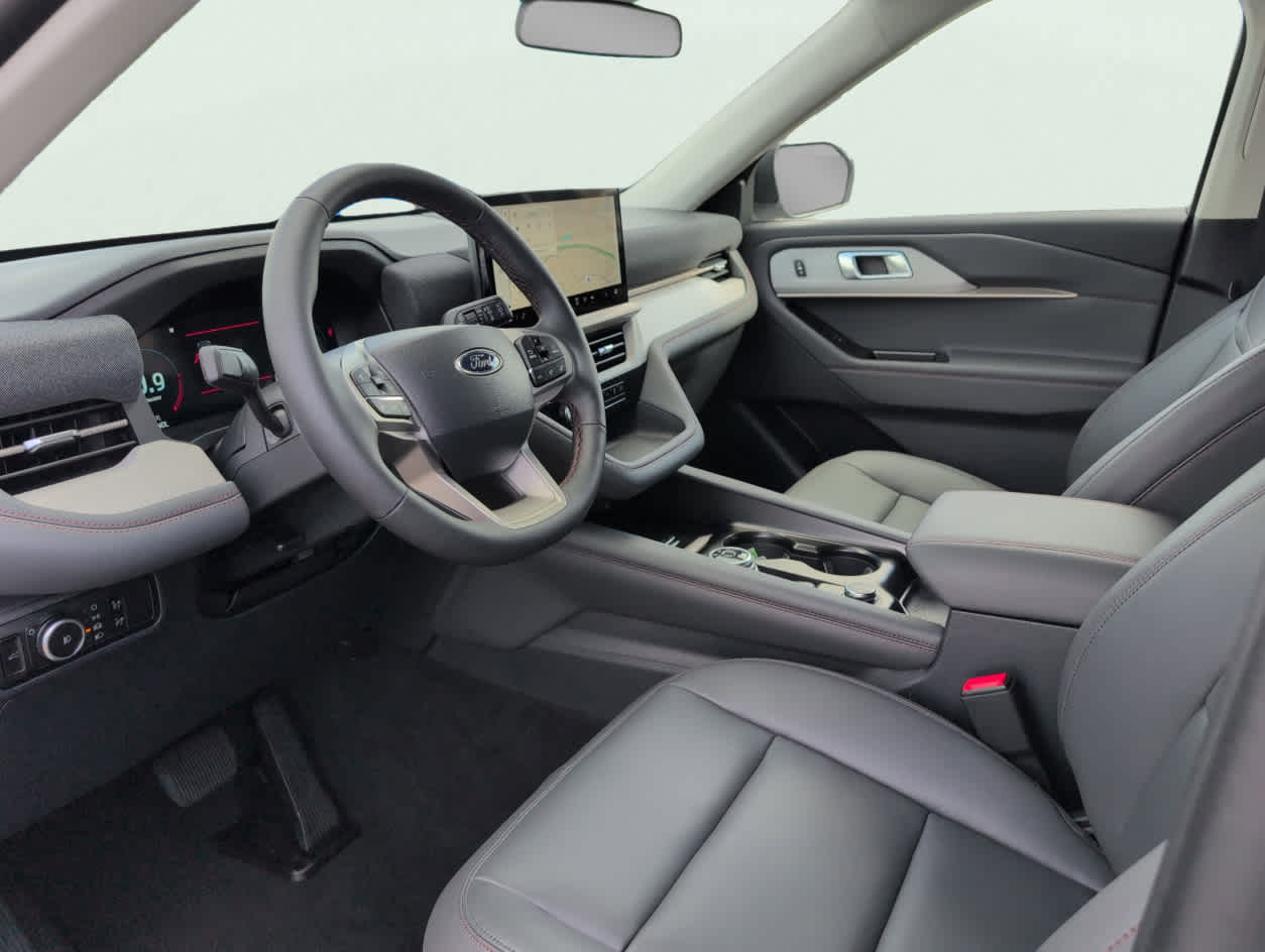 2025 Ford Explorer photo 7