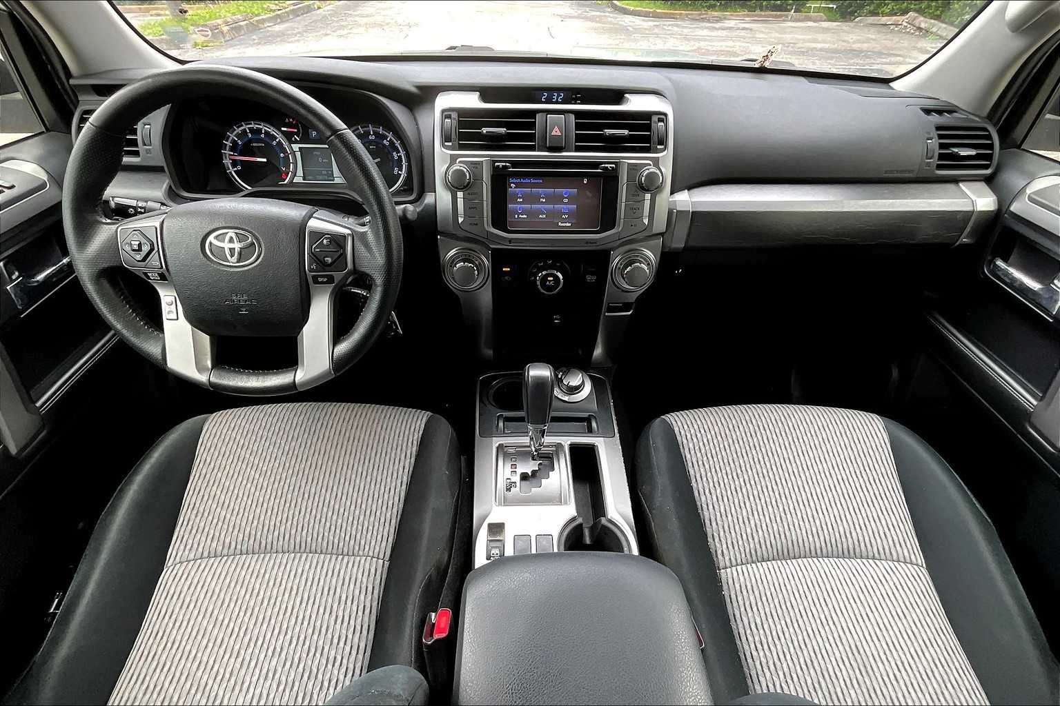 2014 Toyota 4Runner SR5 photo 13