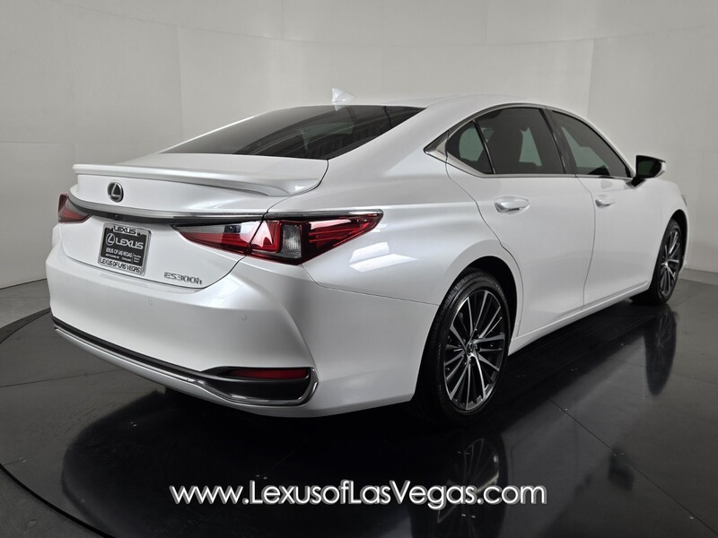 2025 Lexus ES 300h photo 4