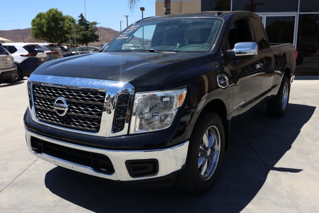 2017 Nissan Titan SV photo 7