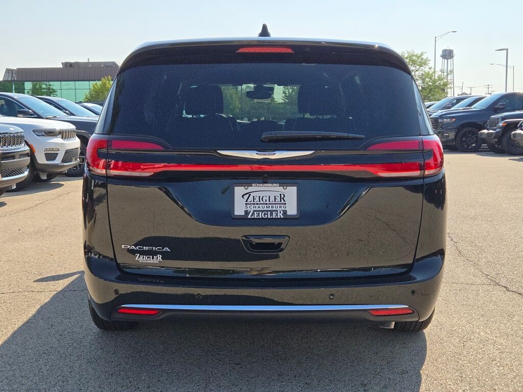 2026 Chrysler Pacifica photo 10