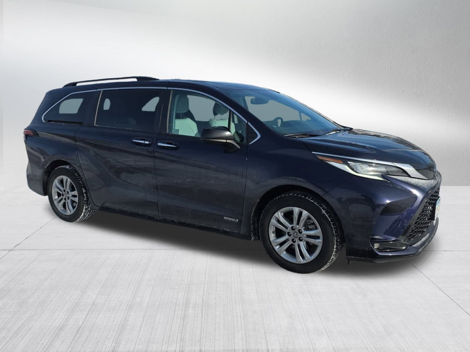 Used 2021 Toyota Sienna XSE with VIN 5TDXSKFC2MS016645 for sale in Vadnais Heights, Minnesota