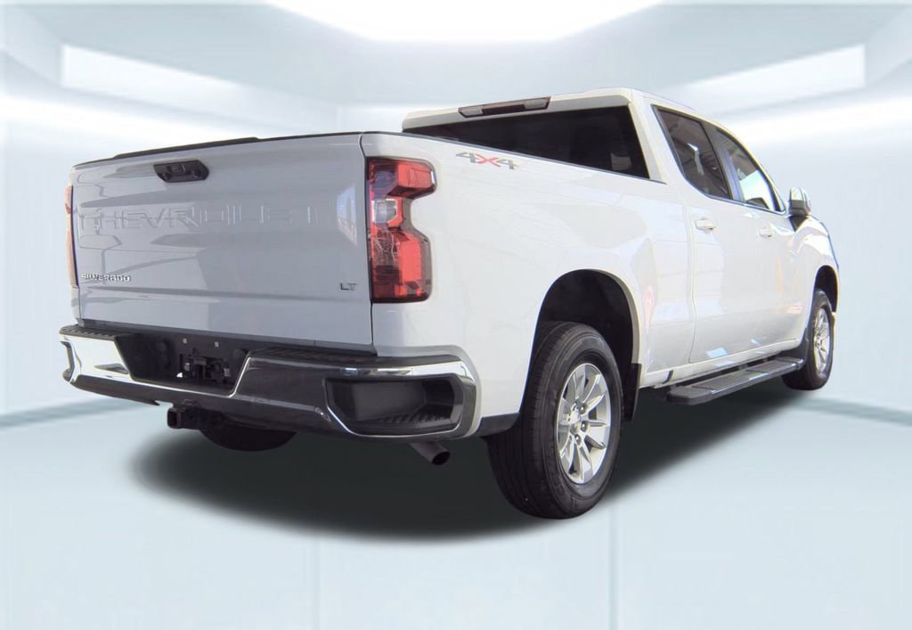 2023 Chevrolet Silverado 1500 LT photo 3