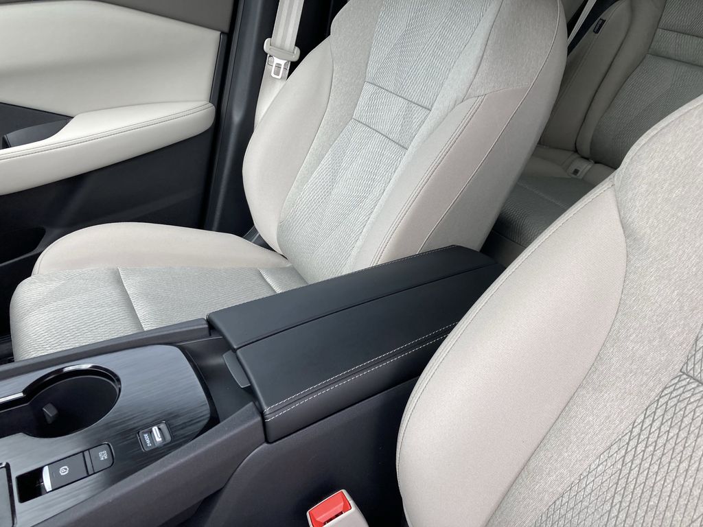 2025 Nissan Rogue SV photo 24
