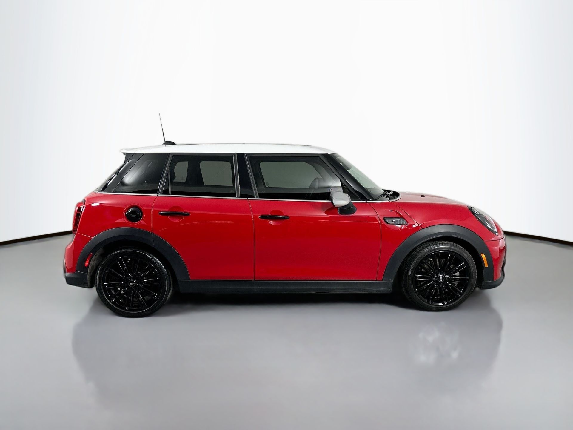 2023 Mini Cooper S Iconic photo 4