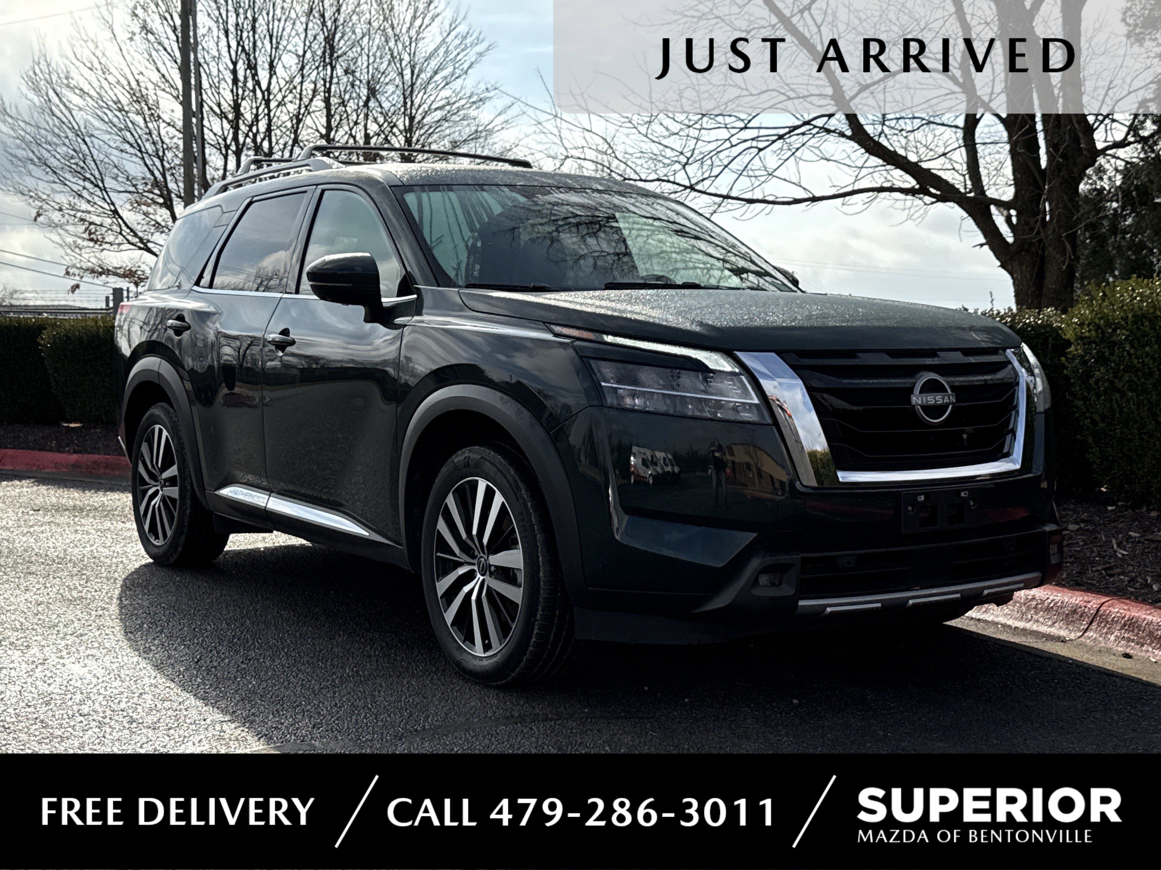 2023 Nissan Pathfinder Platinum's photo