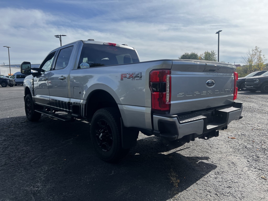 2023 Ford F-250 XLT photo 3