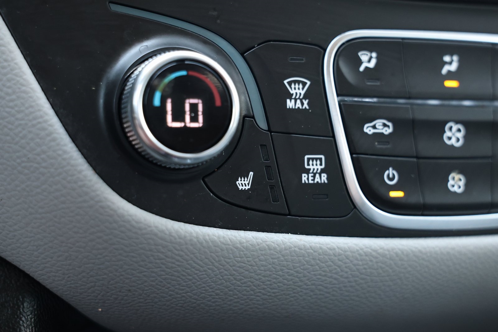 2024 Chevrolet Equinox LT photo 3