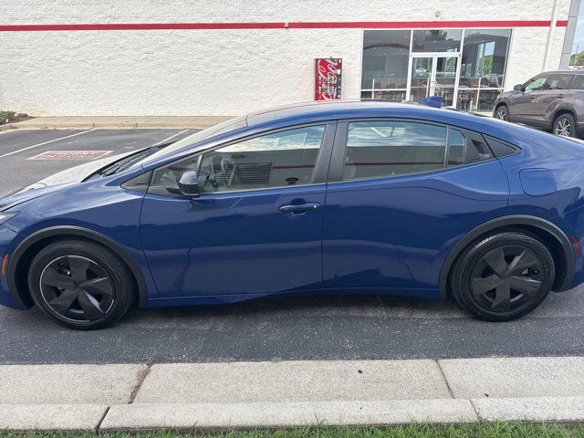 2024 Toyota Prius LE photo 3