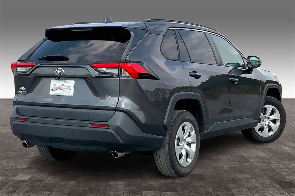 2021 Toyota RAV4 LE photo 12