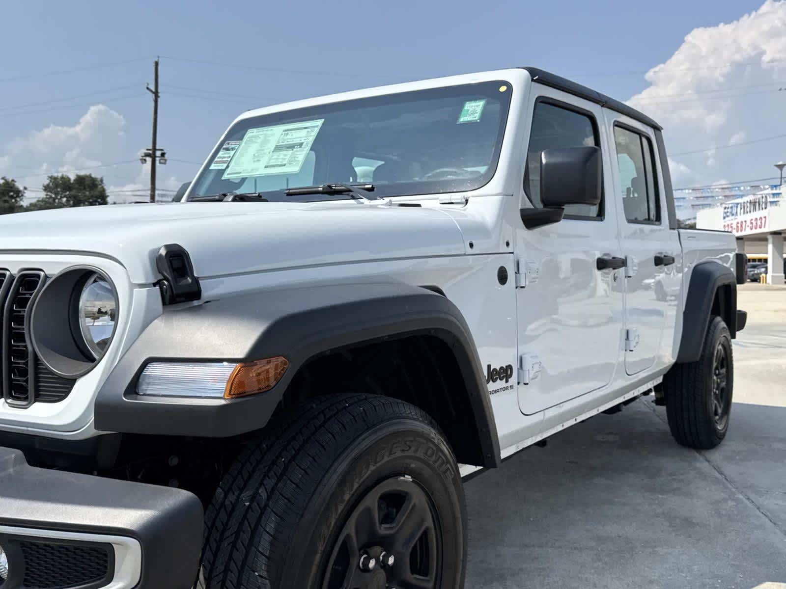2025 Jeep Gladiator Sport photo 3