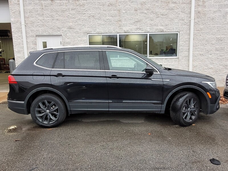 2024 Volkswagen Tiguan SE Wolfsburg Edition photo 2