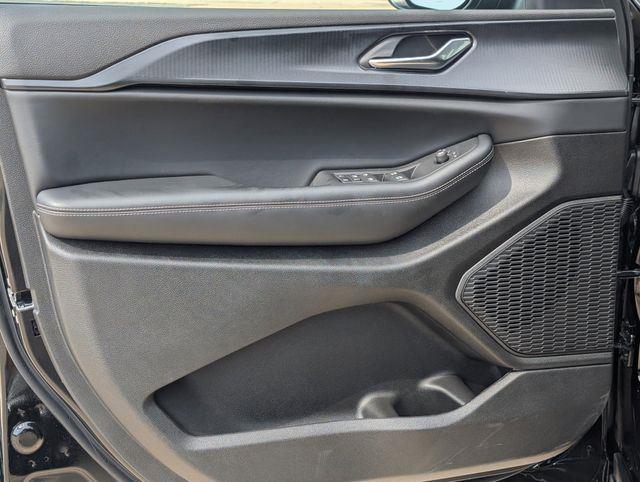 2025 Jeep Grand Cherokee Laredo X photo 8