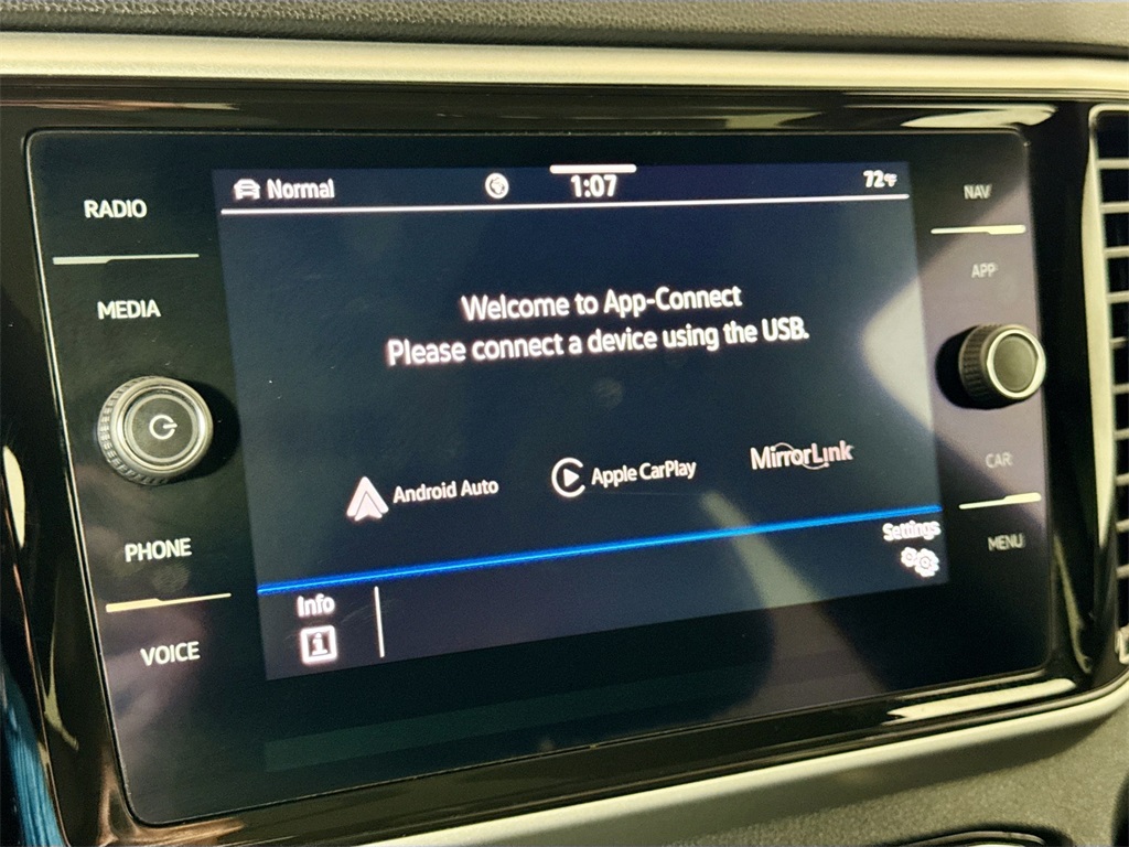 2022 Volkswagen Atlas Cross Sport V6 SEL R-Line photo 22