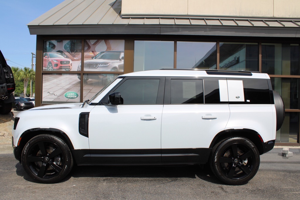 2023 Land Rover Defender 110 X-Dynamic SE photo 9