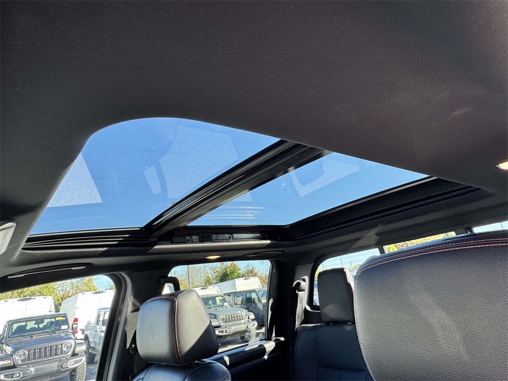 2021 Nissan Titan PRO-4X photo 4