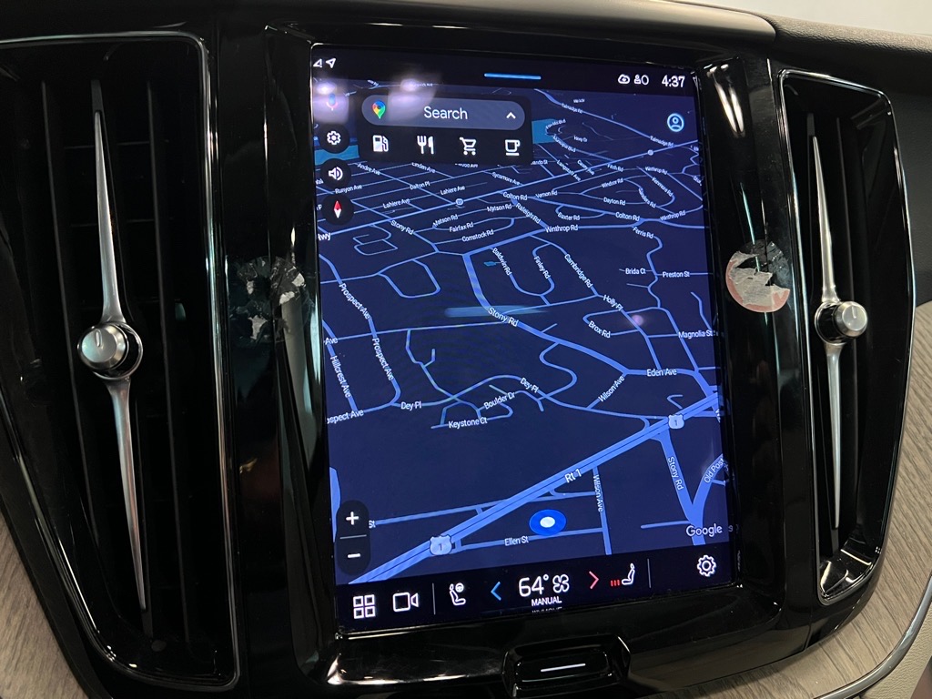 2023 Volvo XC60 B5 Plus photo 11