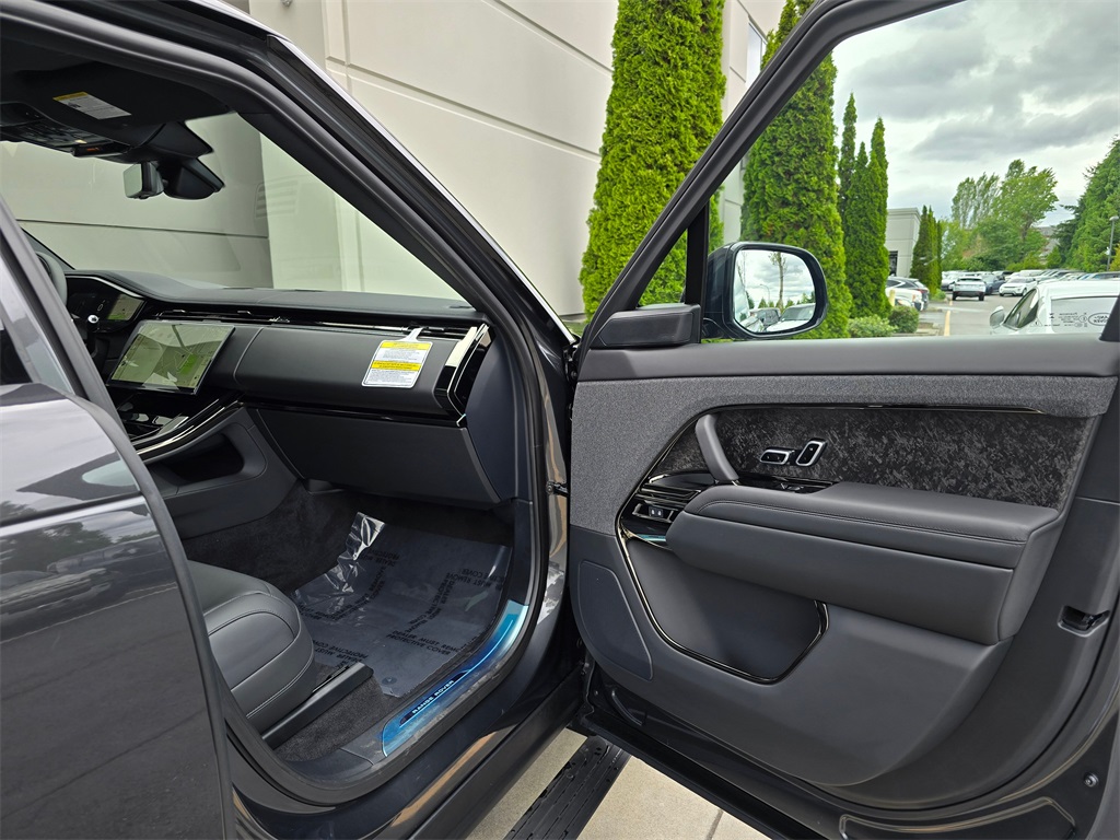 2025 Land Rover Range Rover Sport SE photo 28