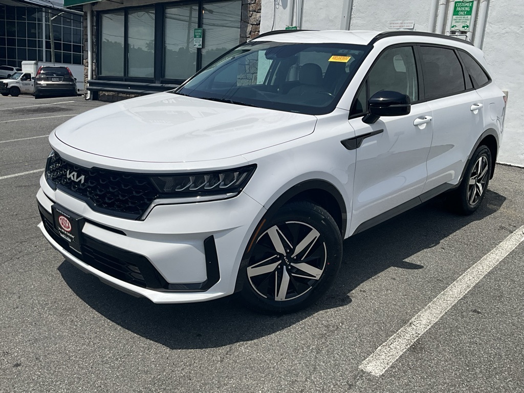 Used 2022 White Kia EX image 1