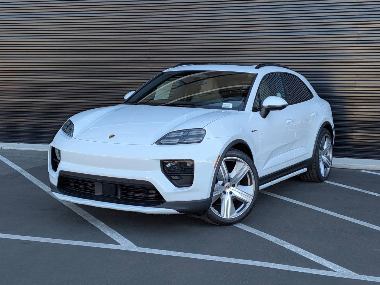 2025 Porsche Macan Base's photo