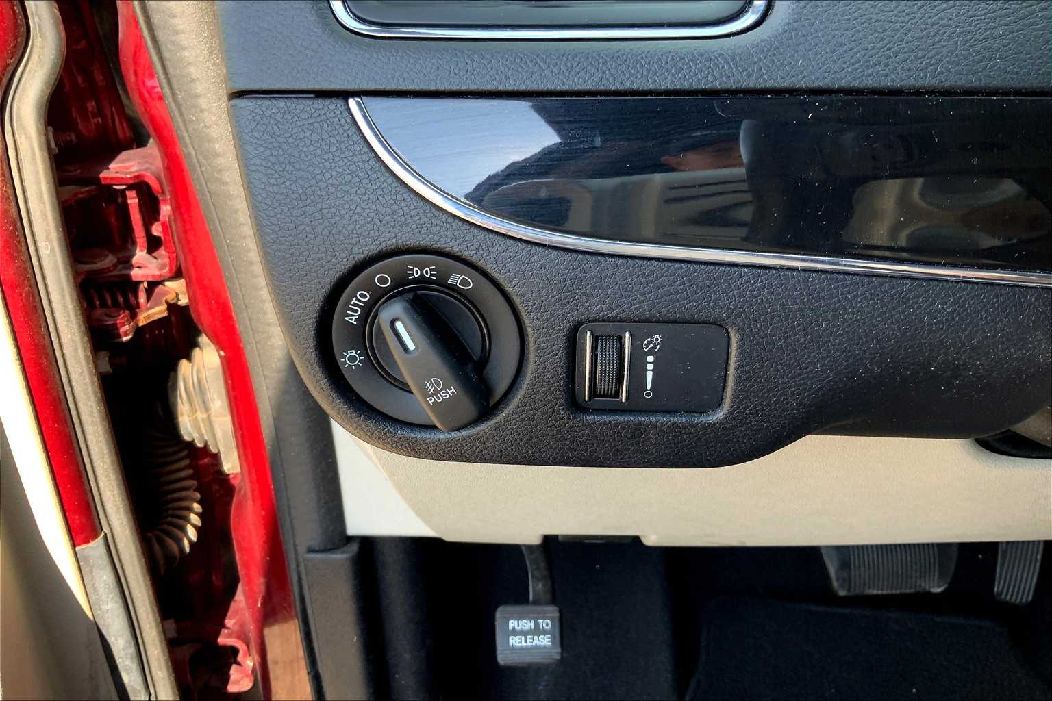 2017 Dodge Grand Caravan SXT photo 27