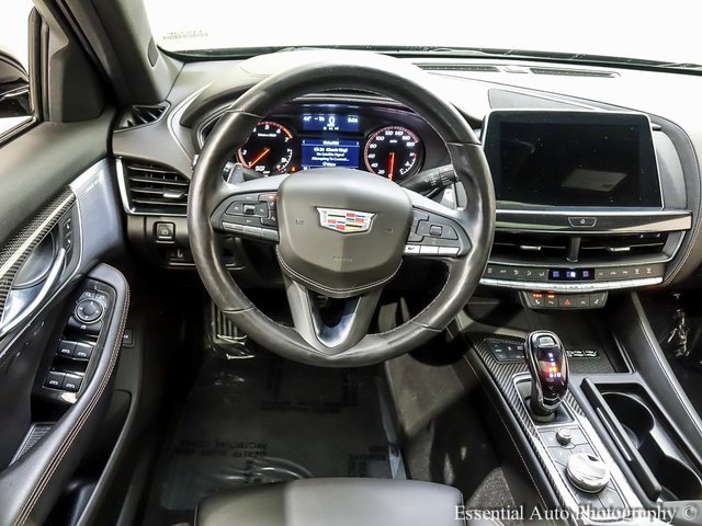 2024 Cadillac CT5 V photo 2