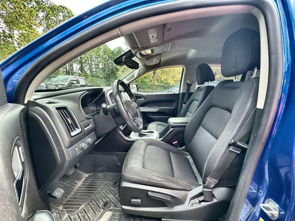 2018 Chevrolet Colorado LT photo 2