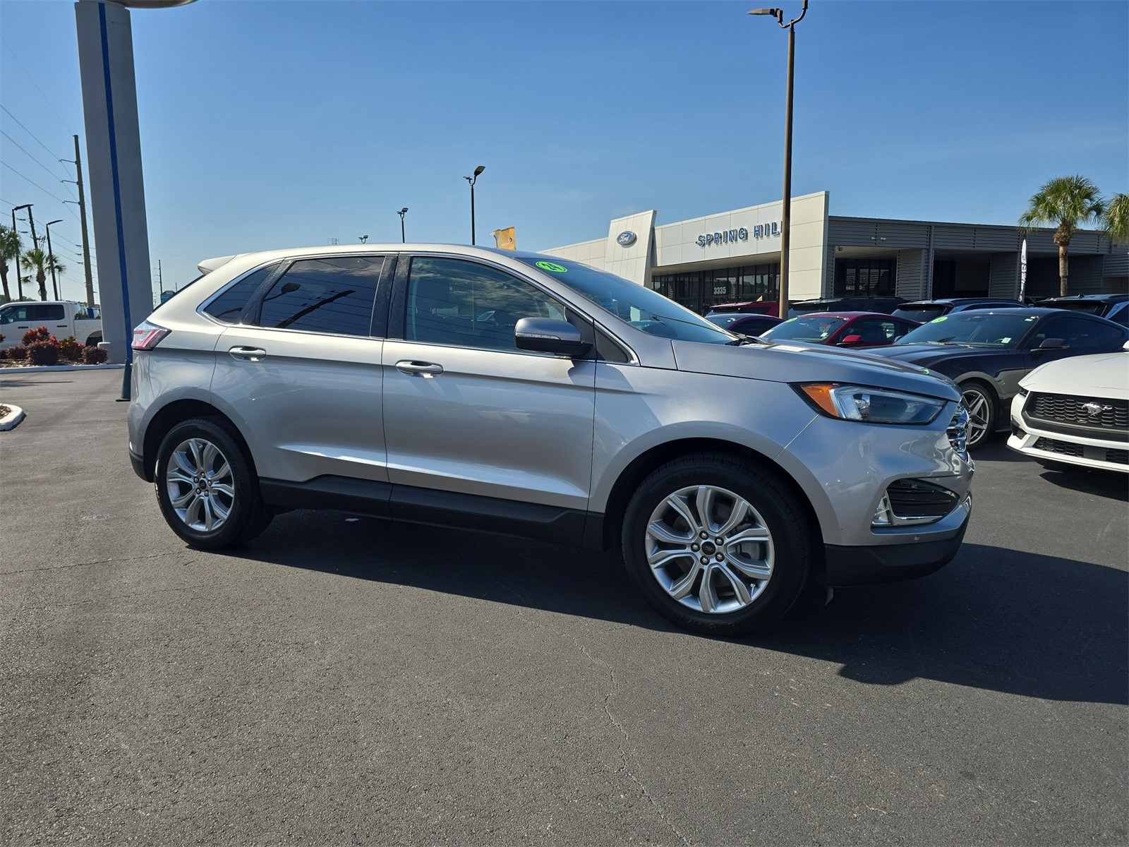 2024 Ford Edge Titanium photo 2
