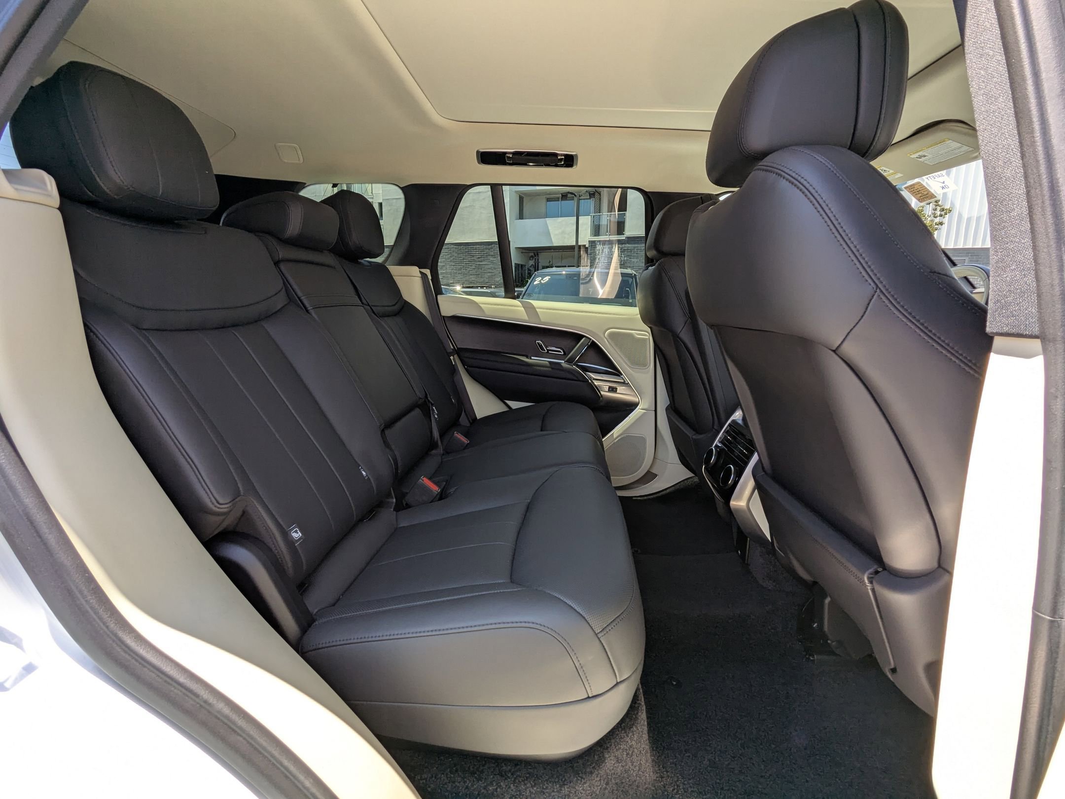 2023 Land Rover Range Rover SE photo 20
