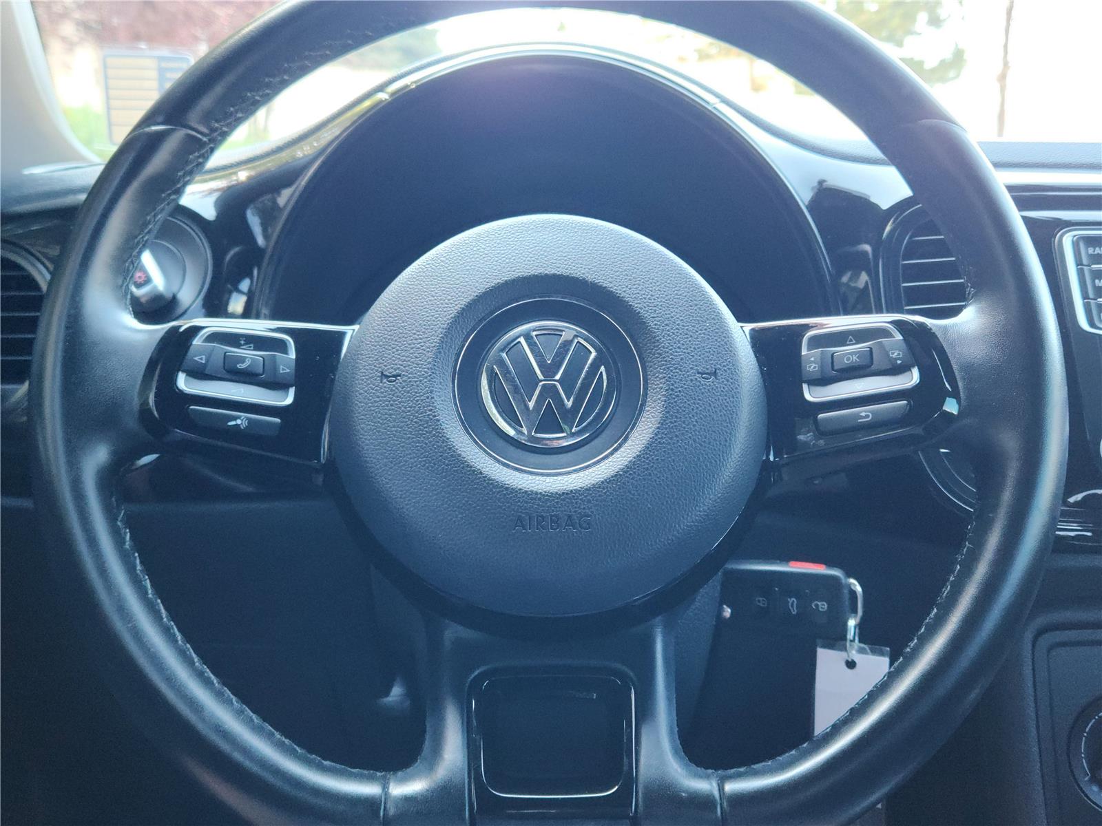 2019 Volkswagen Beetle S photo 17
