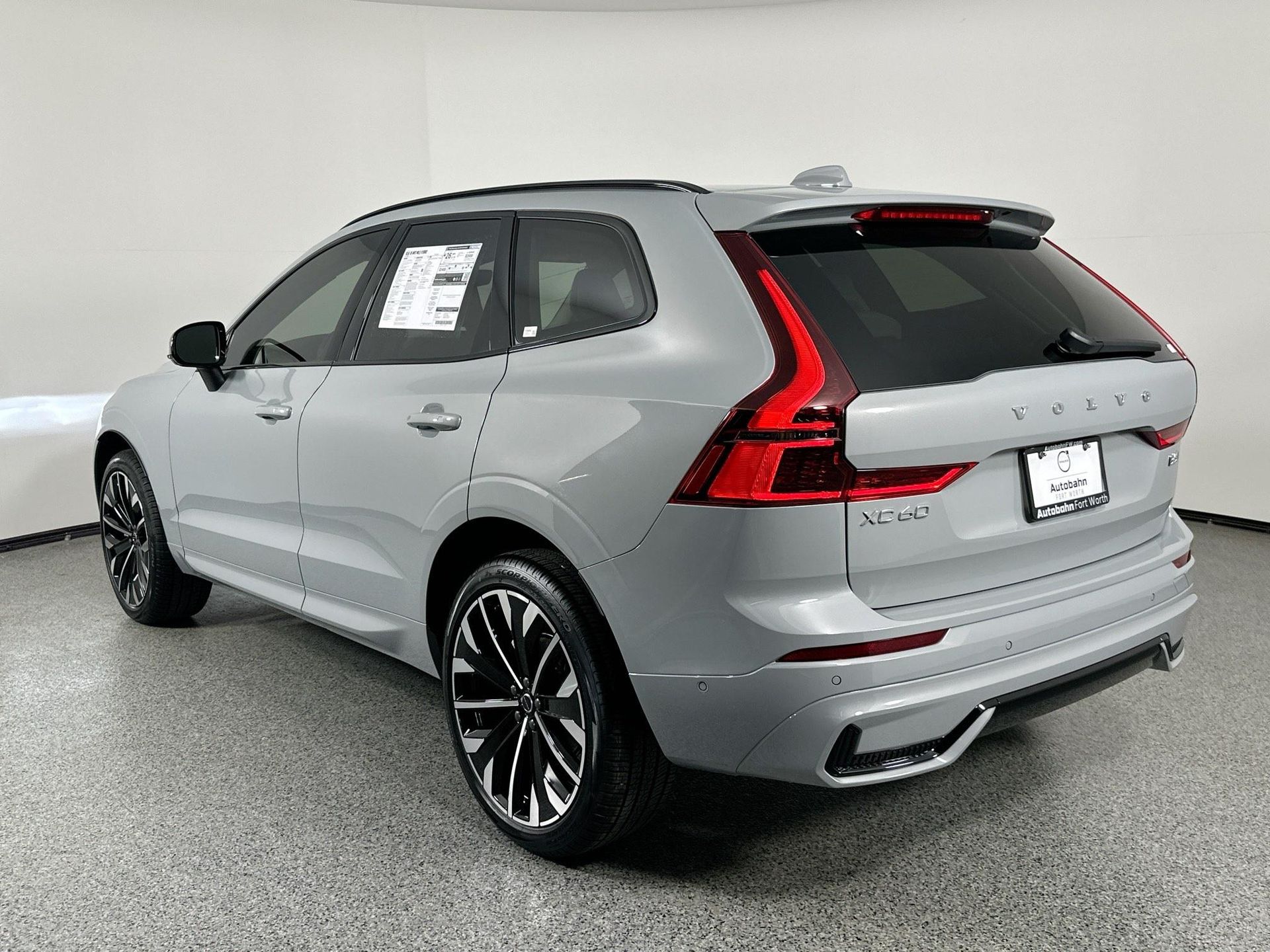 2026 Volvo XC60 B5 photo 6