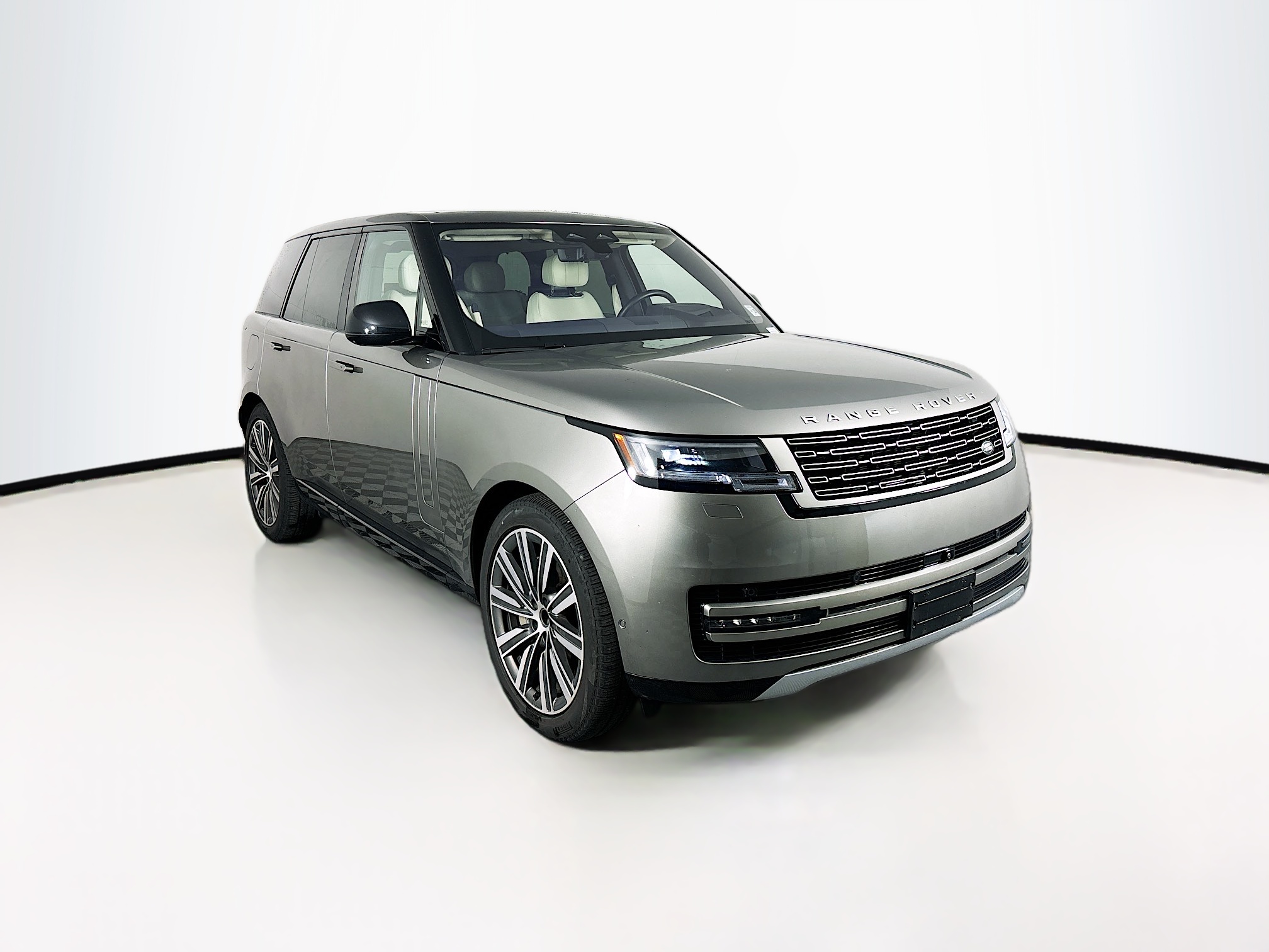 2023 Land Rover Range Rover SE photo 3