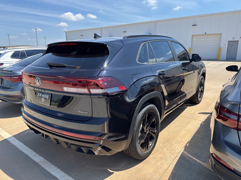 2025 Volkswagen Atlas Cross Sport SEL R-Line photo 2