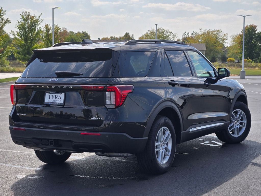 2025 Ford Explorer photo 10