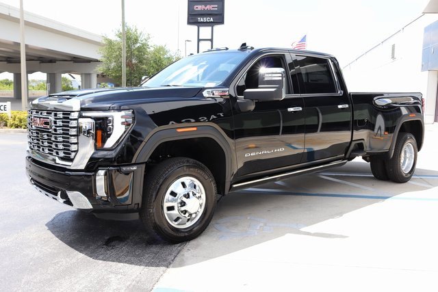 2025 Gmc Sierra 3500 HD Denali photo 3