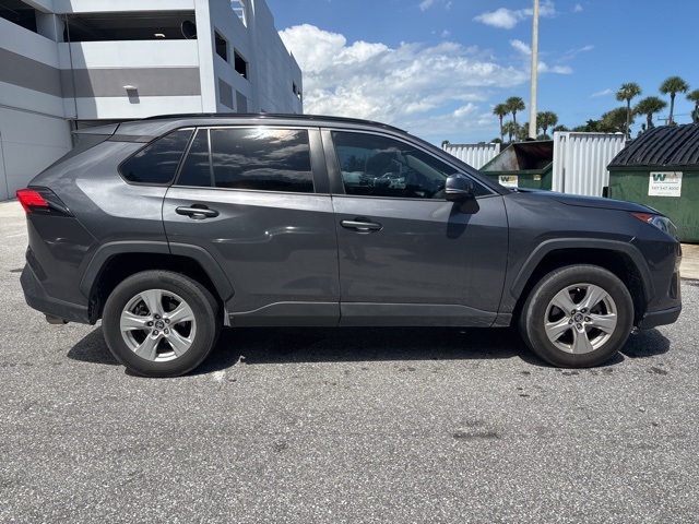 2020 Toyota RAV4 XLE photo 2