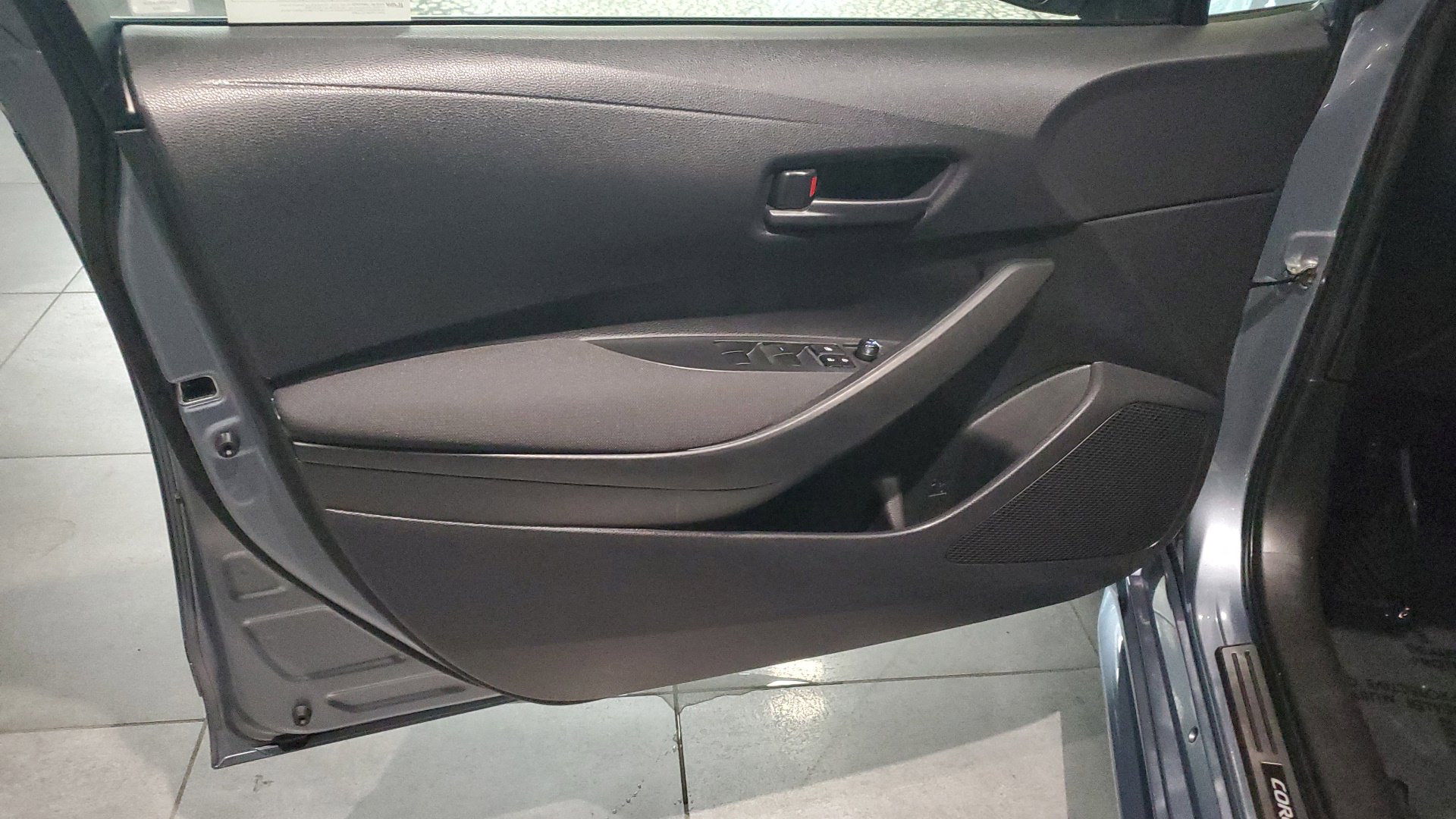 2022 Toyota Corolla Hybrid LE photo 18
