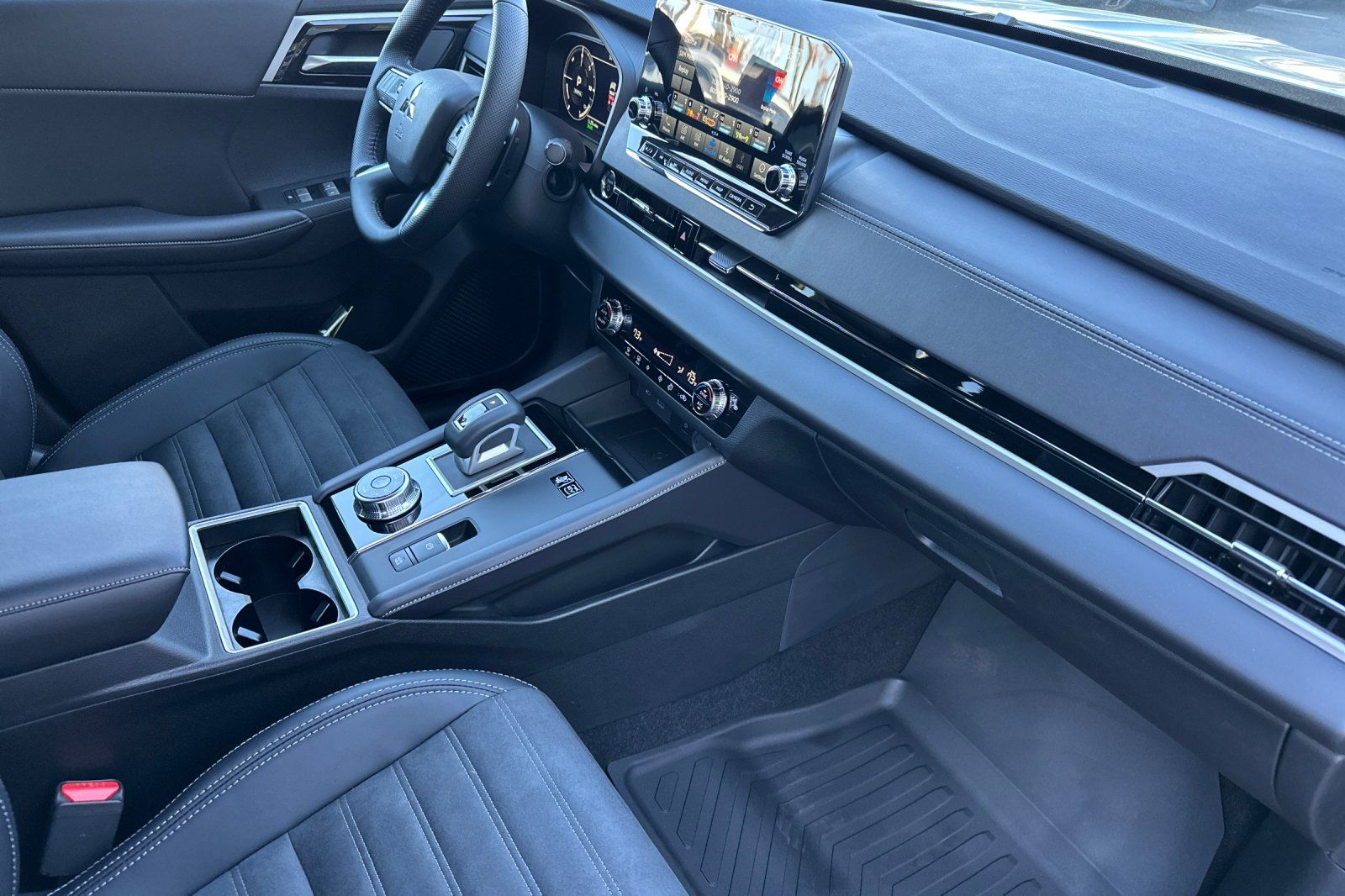 2025 Mitsubishi Outlander PHEV SE photo 14