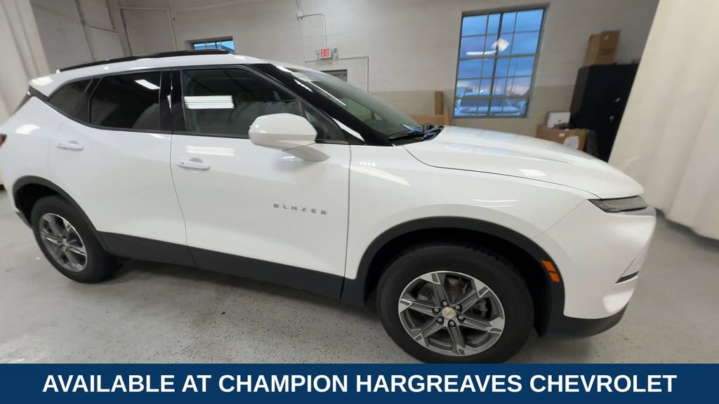 2024 Chevrolet Blazer 2LT photo 2