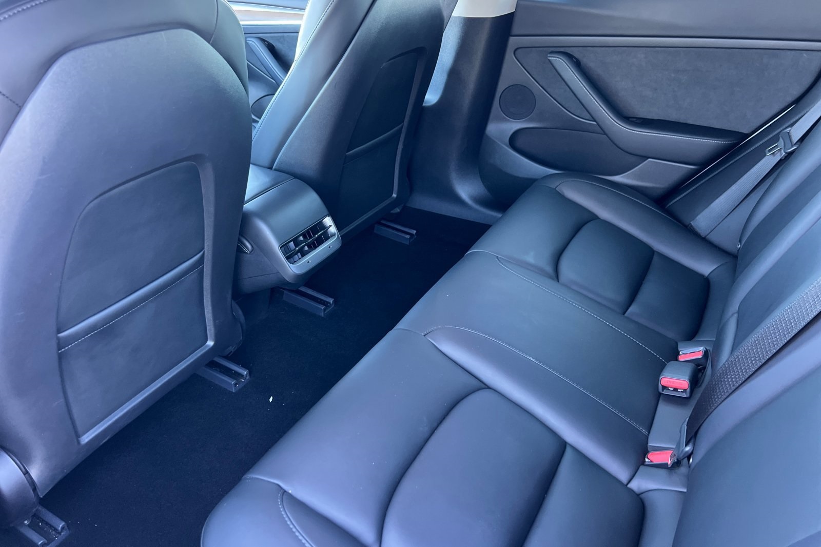 2022 Tesla Model 3 Long Range photo 4